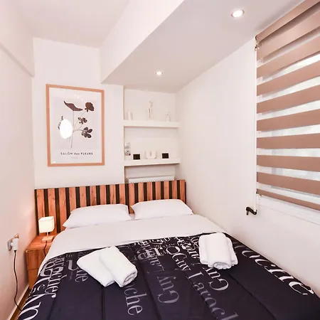 Apartment Comfy Dots Larissa